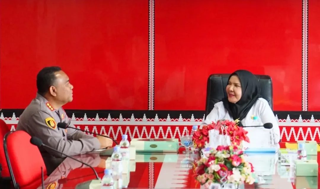 Walikota Bandar Lampung, Hj. Eva Dwiana Menerima Kunjungan Silaturahmi yang Dilakukan oleh Kapolresta Bandar Lampung Kombes Pol Alfret Jacob Tilukay Beserta Jajaran