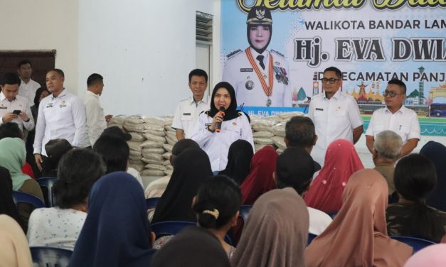 Walikota Bandar Lampung Salurkan Bansos