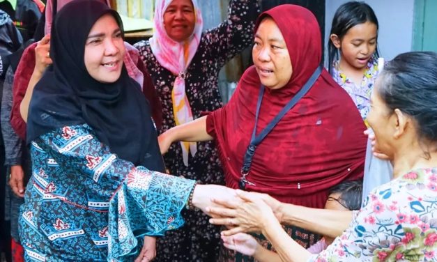 Walikota Bandar Lampung Hj. Eva Dwiana Meninjau Langsung Lokasi Terdampak Pasca Banjir yang Melanda di Kota Bandar Lampung