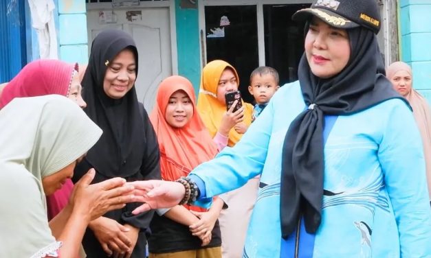 Walikota Bandar Lampung Hj.Eva Dwiana Beserta Sejumlah Jajaran Pemerintah Kota Bandar Lampung Kembali Meninjau dan Memantau Sejumlah Titik Lokasi Banjir yang Melanda di Kota Bandar Lampung