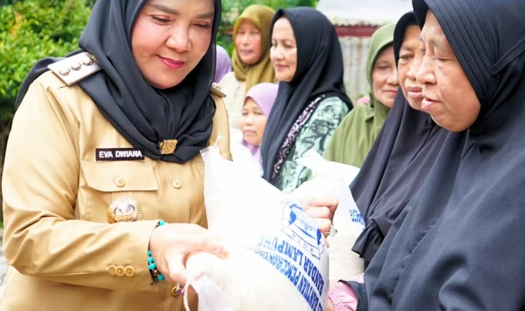 Pemerintah Kota Bandar Lampung Melakukan Pendistribusian Bantuan Beras Dalam Rangka Fasilitasi Bantuan Sosial Kesejahteraan Keluarga