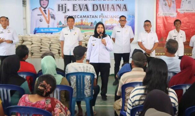 Pemerintah Kota Bandar Lampung Menyalurkan Bantuan Sosial (Bansos) Berupa Beras Kepada 44.611 Kepala Keluarga (KK)