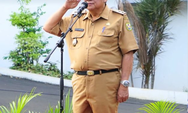 Wakil Walikota Bandar Lampung Drs. Hi. Deddy Amarullah Menjadi Pembina pada Apel Mingguan di Lingkungan Sekretariat Pemerintah Kota Bandar Lampung Tahun 2025