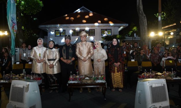 KARNAVAL BUDAYA MUNAS VII APEKSI DI SURABAYA MENGASUNG TEMA LIGHT CULTURE PARADISE