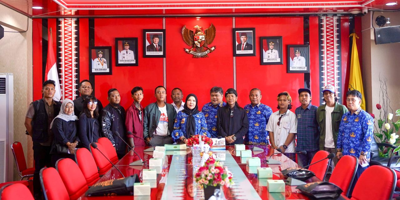 Sebanyak 7 Seniman Mural Di Bandar Lampung Berangkat Umroh Dari Bunda Eva 