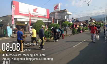 Dukung World Clean Up Day, Kelurahan Pasar Madang Dan Stakeholder Bersihkan Sampah