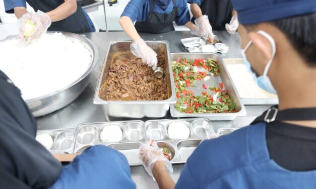 MBG Jadi Jalan Rezeki Ahmad Pemuda Lulusan SMP di Bogor, Terima Gaji Rp 90 Ribu per Hari