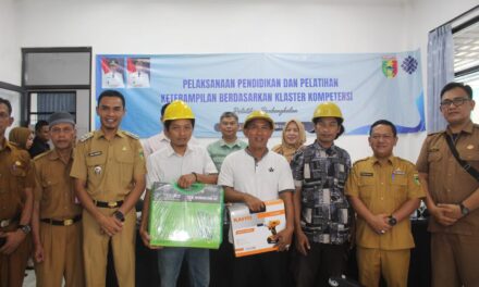 Disnaker Tanggamus Gelar Pelatihan Perbengkelan Sekaligus Serahkan Bantuan Peralatan 