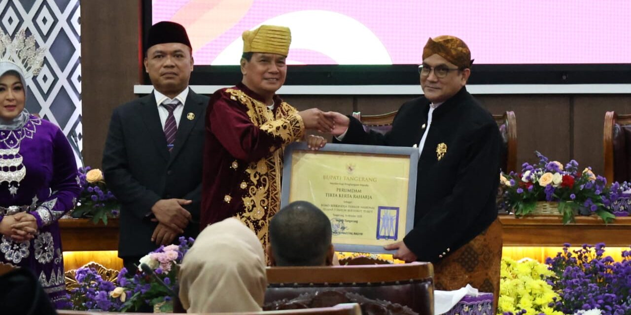 Kado Istimewa di Hari Jadi Tangerang: PERUMDAM TKR Terima Penghargaan Bergengsi dari Bupati Tangerang