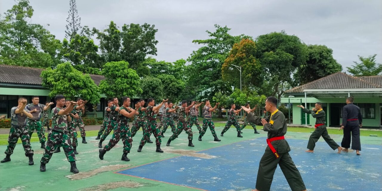 Prajurit Kodim 0424/Tanggamus Laksanakan Latihan Pencak Silat Militer untuk Tingkatkan Kemampuan Bela Diri