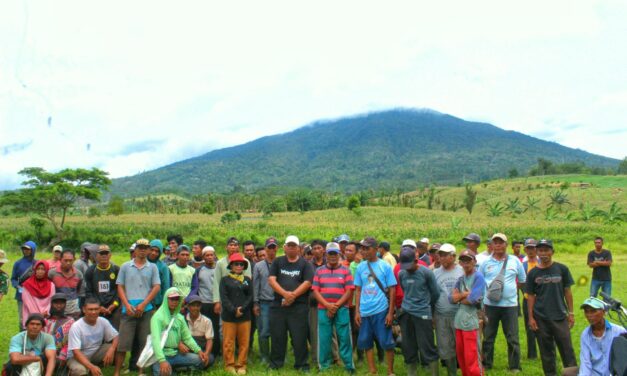 Masyarakat Marga Buay Nyata Pasang Patok Batas Wilayah Adat di Eks HGU PT. Tanggamus Indah