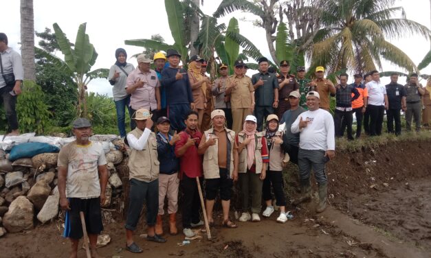 Tanggul Jebol Pasar Madang: Aparat, Pemda, dan Warga Bergerak Cepat, Upaya Penanganan Darurat Dimulai