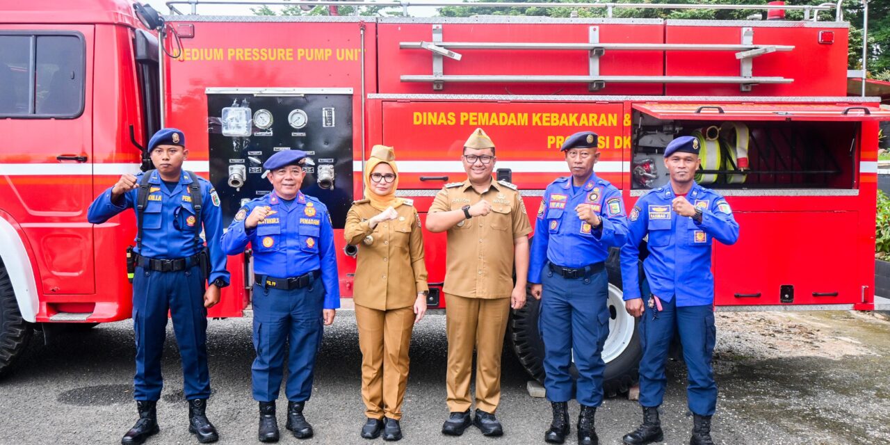 Pemkab Pesawaran Gelar Apel Mingguan Sekaligus Penyerahan Kendaraan Damkar Hibah Pemrov DKI Jakarta