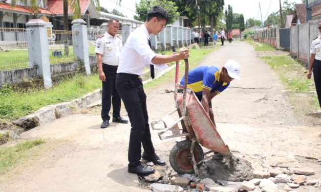 Permudah Akses Masyarakat dengan Perbaiki Jalan, Lapas Kotaagung Laksanakan ‘Korve’ 