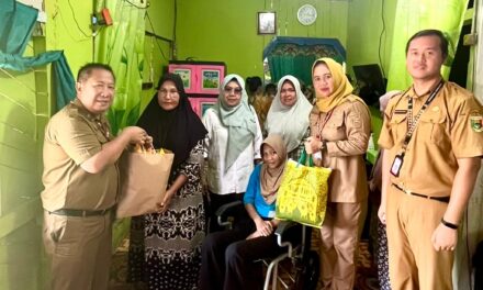 Sentuhan Kemanusiaan di Pesisir Tanggamus, Anak Penderita Autoimun Terima Bantuan Kursi Roda dari YSAB