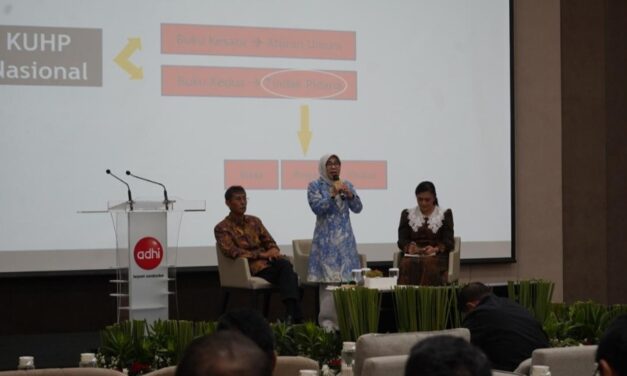 Dr. Dhifla Wiyani Sampaikan Badan Hukum Menjadi Subyek Hukum didalam Tindak Pidana Korporasi di Seminar Hukum Bersama PT Adhi Karya 