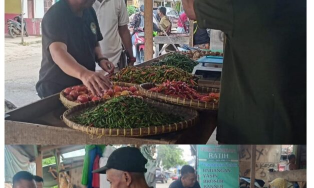 Ketua APPSI Kota Bandar Lampung Dorong Sinergi Pedagang Jaga Kebersihan Pasar dan Lingkungan Asosiasi Pedagang Pasar Seluruh Indonesia DPD Kota Bandar Lampung terus mendorong penguatan kolaborasi antar pedagang dalam menjaga kebersihan pasar dan lingkungan sebagai bagian dari upaya menciptakan ekosistem perdagangan rakyat yang sehat, tertib, dan berkelanjutan. Dalam kunjungan kerja ke Pasar Gintung pada Selasa (19/5/2026) sekitar pukul 10.30 WIB, Ketua APPSI DPD Kota Bandar Lampung Hasyim Sarif atau yang akrab disapa Pupung bersama jajaran pengurus melakukan dialog langsung dengan para pedagang guna menyerap aspirasi serta memperkuat komunikasi kelembagaan di lingkungan pasar tradisional. Kegiatan tersebut menjadi bagian dari agenda organisasi dalam membangun sinergi antara komunitas pedagang, pengelola pasar, dan pemerintah daerah demi mendukung aktivitas perdagangan yang lebih nyaman dan berdaya saing. Dalam dialog tersebut, para pedagang menyampaikan berbagai masukan terkait kondisi fasilitas pasar, penataan area usaha, hingga pengelolaan kebersihan lingkungan. Menurut Pupung, pasar tradisional memiliki posisi strategis sebagai pusat ekonomi kerakyatan sekaligus ruang sosial masyarakat. Karena itu, keberlangsungan pasar tidak hanya ditentukan oleh aktivitas perdagangan, tetapi juga oleh kesadaran kolektif seluruh elemen pasar dalam menjaga kebersihan, ketertiban, dan kenyamanan lingkungan. Ia menegaskan bahwa pengelolaan sampah dan kebersihan pasar merupakan tanggung jawab bersama yang harus diperkuat melalui budaya gotong royong serta kolaborasi berkelanjutan antara pedagang dan pemerintah daerah. Penataan lapak, pengurangan sampah, hingga pengelolaan limbah dinilai menjadi aspek penting dalam menciptakan pasar tradisional yang sehat dan ramah lingkungan. Selain menyerap aspirasi, kunjungan tersebut juga dimanfaatkan sebagai sarana edukasi sosial kepada pedagang agar semakin peduli terhadap kebersihan lingkungan pasar. APPSI menilai lingkungan pasar yang bersih akan berdampak positif terhadap kualitas pelayanan perdagangan, kesehatan masyarakat, serta meningkatkan kepercayaan dan kenyamanan konsumen. Pupung menambahkan, langkah tersebut sejalan dengan komitmen Wali Kota Bandar Lampung, Eva Dwiana, dalam mendorong partisipasi masyarakat menjaga kebersihan lingkungan perkotaan. Menurutnya, komunitas pedagang memiliki peran strategis dalam mendukung program pemerintah daerah terkait penguatan budaya hidup bersih dan pengelolaan lingkungan berkelanjutan. Melalui kegiatan ini, APPSI DPD Kota Bandar Lampung berharap tumbuh kesadaran bersama bahwa pasar tradisional bukan hanya pusat aktivitas ekonomi rakyat, melainkan juga bagian penting dari wajah lingkungan perkotaan yang harus dijaga keberlanjutannya secara kolektif oleh seluruh pihak.
