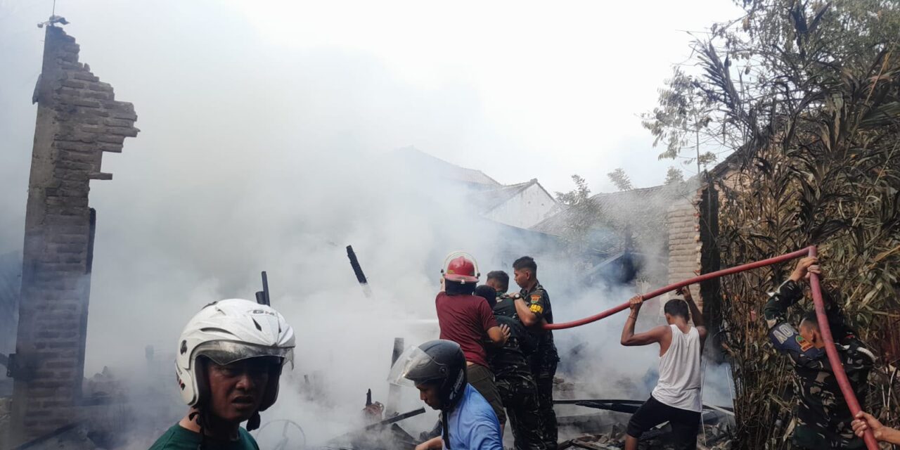 Gerak Cepat TNI Padamkan Kebakaran Rumah Warga di Kota Agung, Kerugian Ditaksir Capai Rp300 Juta