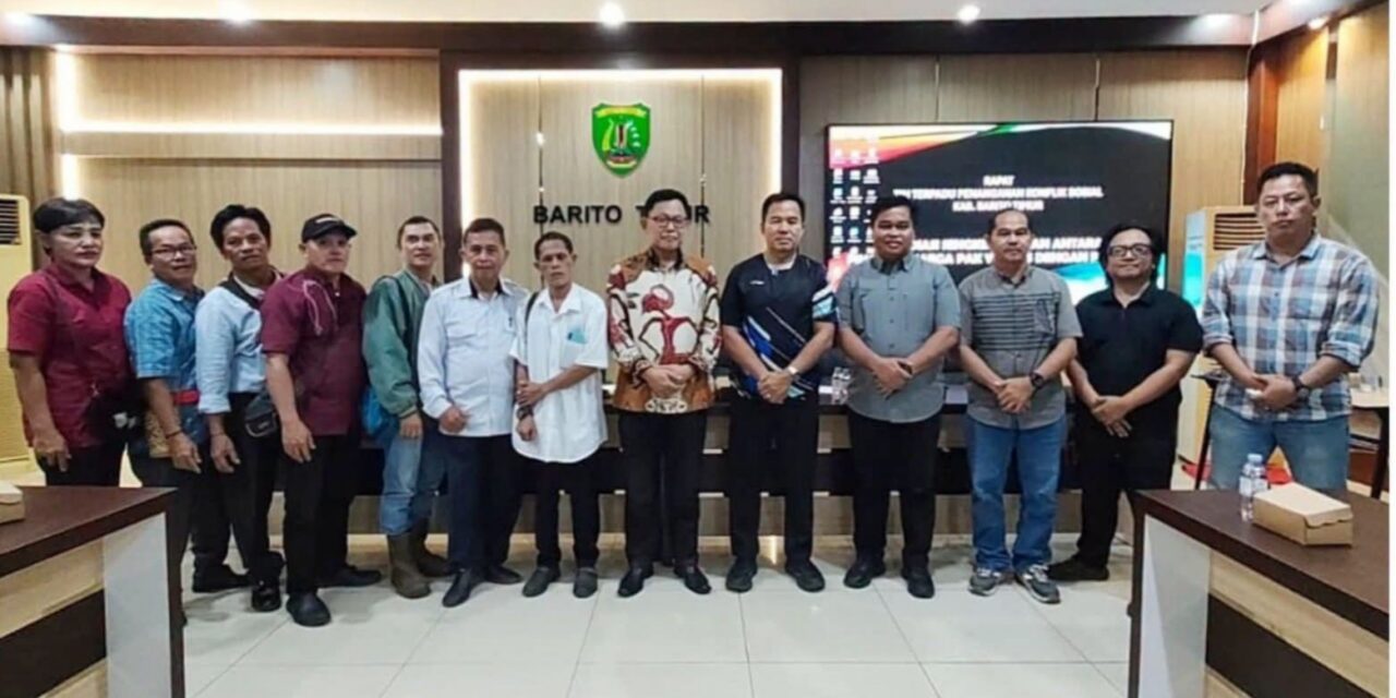 Mediasi sengketa lahan dengan PT.multi tambang jaya utama .dibarito timur gagal,perwakilan perusahaan walk out.