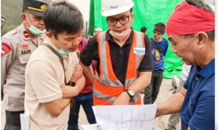 Aksi Pemortalan Jalan Hauling di Barito Selatan, Puluhan Truk Batu Bara Tertahan