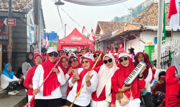 camat Tanjungkarang Timur, Dedi Saputra, S.IP., M. IP Lepas jalan sehat Padas X Bukit 1 Kelurahan Kebon jeruk