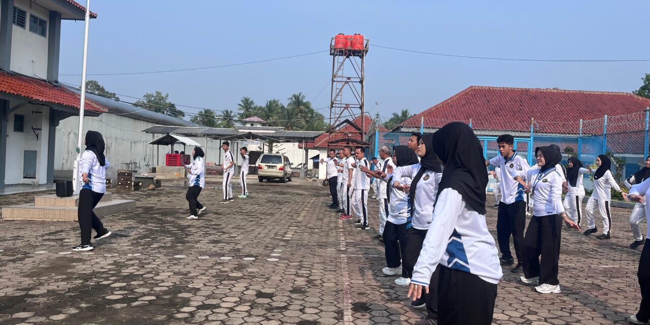 Jaga Kebugaran Fisik Pegawai, Lapas Kotaagung Semarakkan Jumat Pagi dengan Senam Bersama
